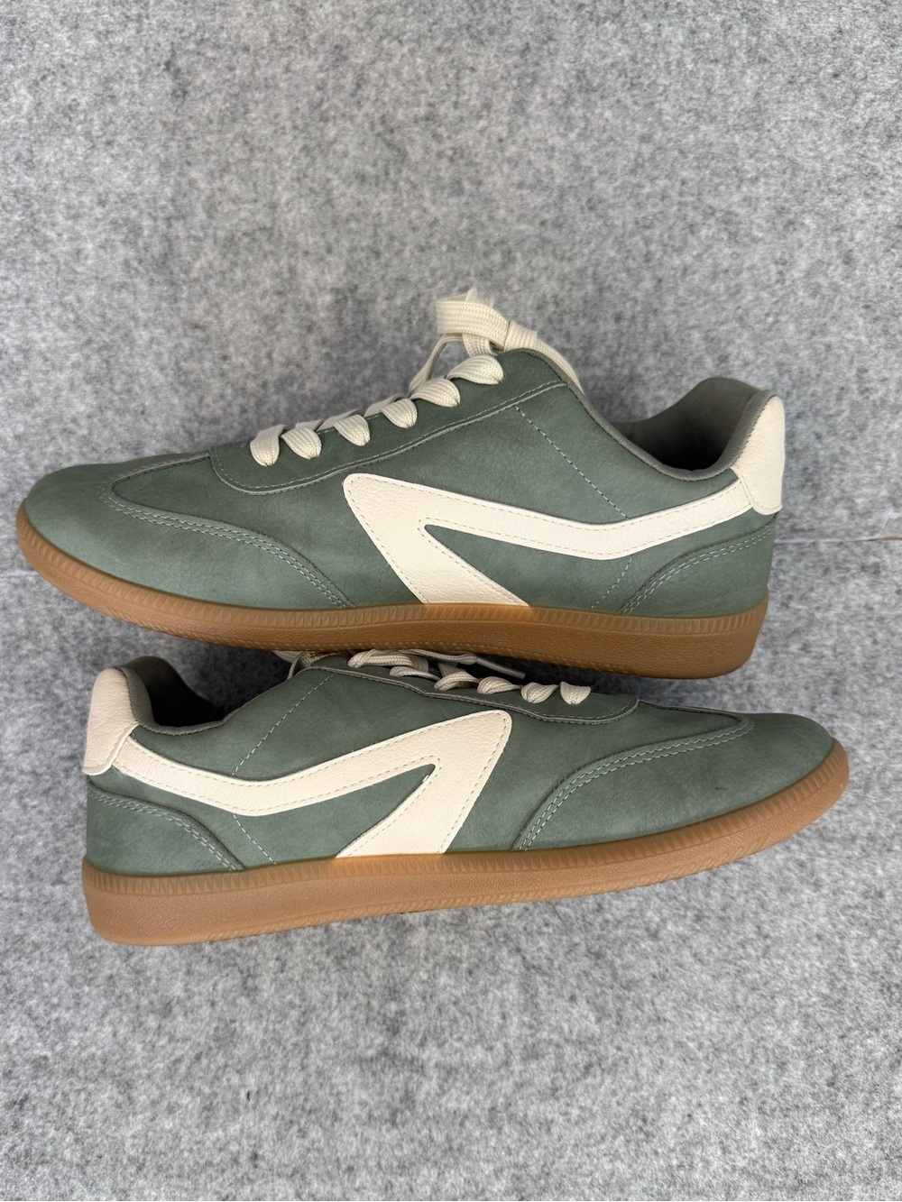Dolce Vita Quantum Sneakers Green Gum Sole Women’s Size 8